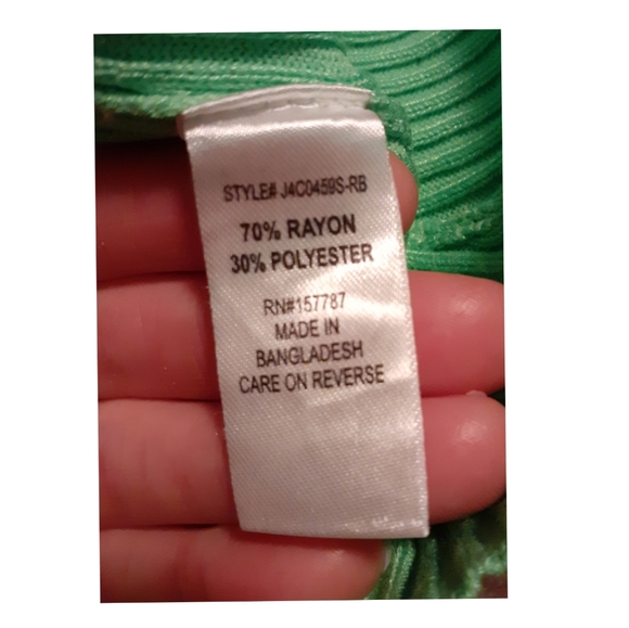 💗NWT Green Sweater Tank - Picture 4 of 4